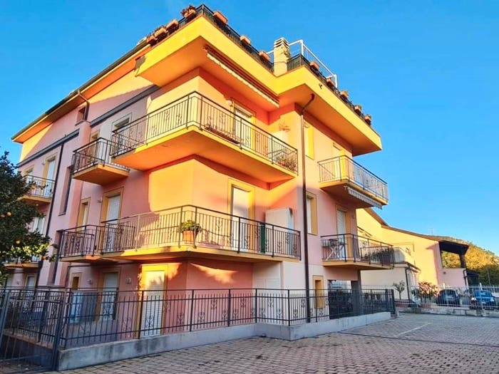Appartamento trilocale in vendita in Via Pirelli, Centro, Pietra Ligure