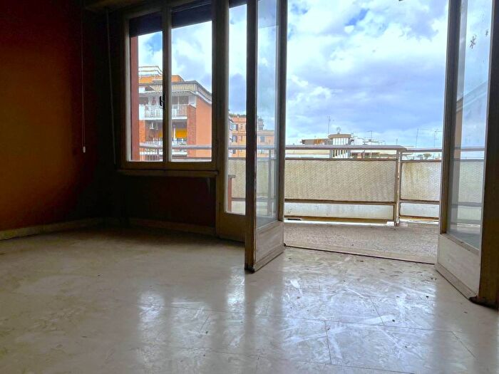 Appartamento con 5 locali in vendita in Via Gallia, San Giovanni, Roma