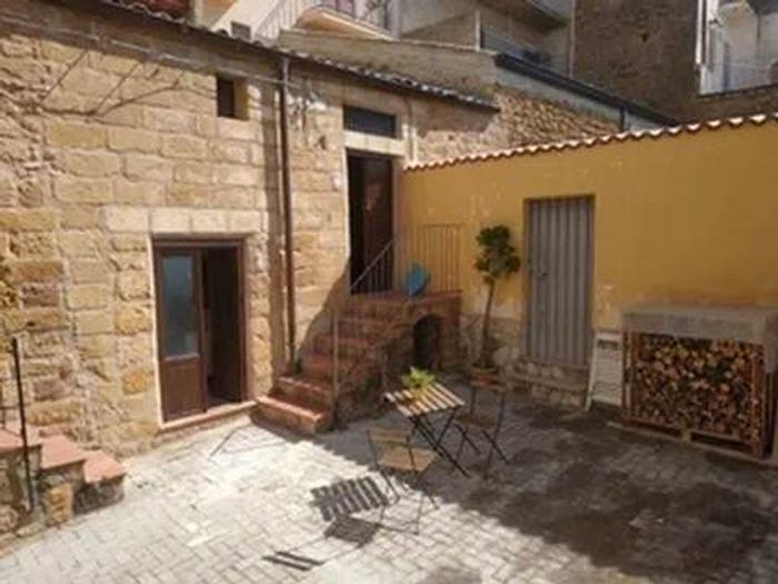 Casa bilocale in vendita in Cortile Tinaglia, Cianciana