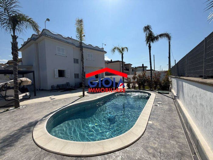Casa con 6 locali in vendita in Via Luigi Vanvitelli, Baia Verde, Castel Volturno