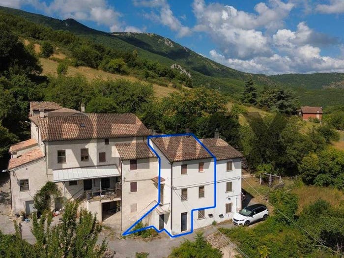 Casa quadrilocale in vendita in Frazione San Giovanni, San Giovanni, Fabriano