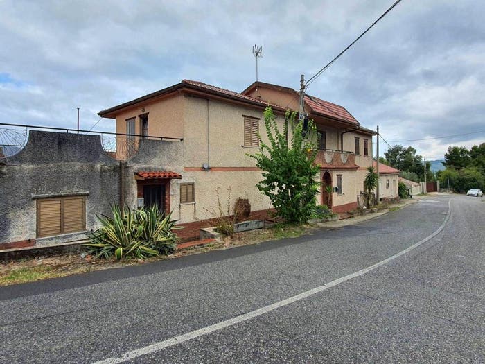 Casa con 6 locali in vendita in Via Scopelliti, Marcellinara
