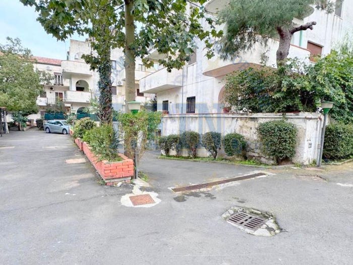 Appartamento quadrilocale in vendita in Via Livorno, Aci Trezza, Aci Castello