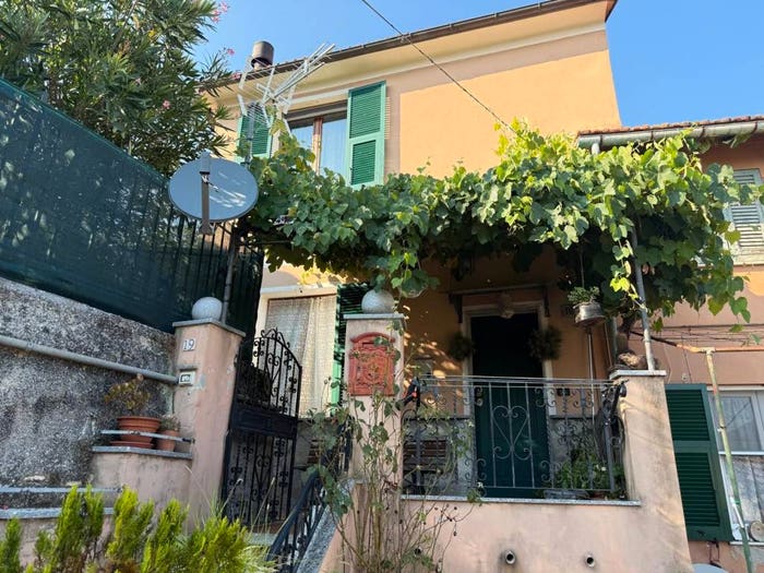 Casa trilocale in vendita in Salita San Giacomo di Molassana, Molassana, Genova
