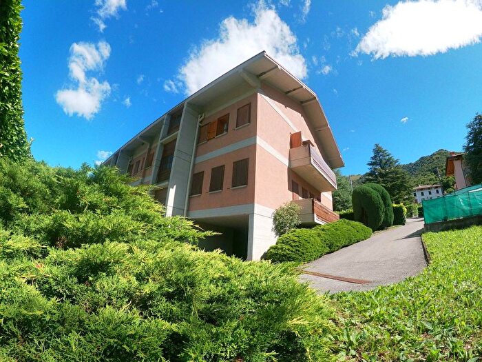 Appartamento bilocale in vendita in Via alle Scuole, Centro, Esino Lario