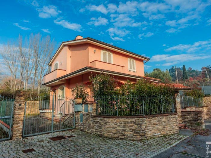 Casa con 6 locali in vendita in Via Croci, Massa e Cozzile