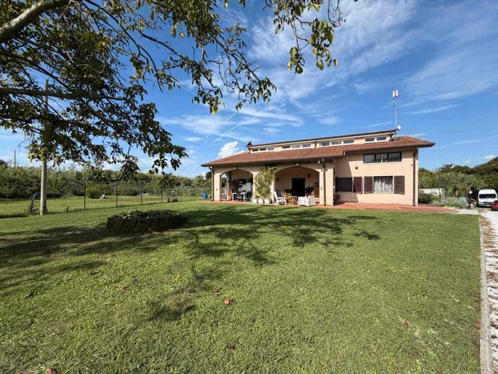 Casa con 6 locali in vendita in Avenza, Carrara