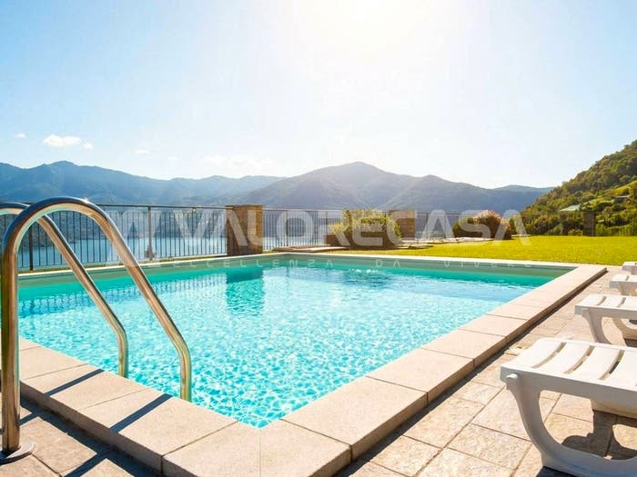 Appartamento trilocale in vendita in Via Novembre, Centro, Riva di Solto