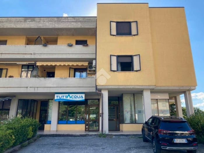 Appartamento trilocale in vendita in Via Salvo D'Acquisto, Centro, Gualdo Tadino