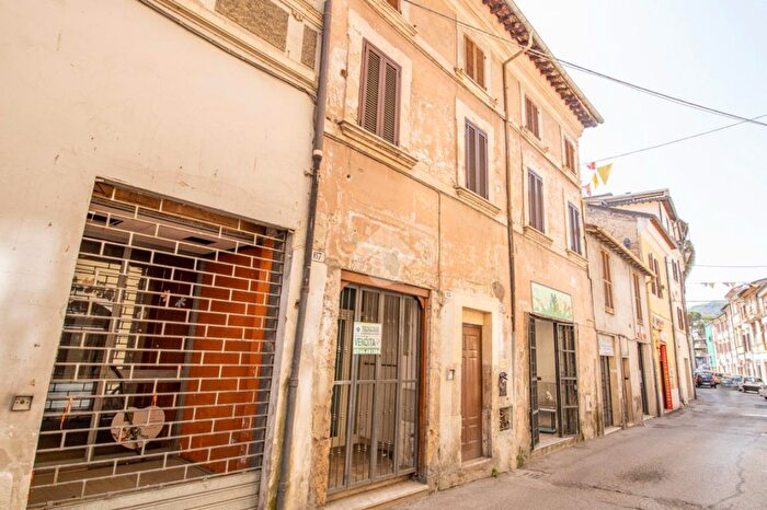 Appartamento bilocale in vendita in Via Porta Romana, Rieti