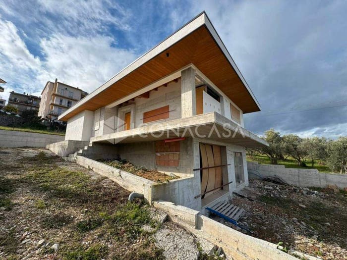 Casa con 6 locali in vendita in Strada Provinciale Frentana, Montenero di Bisaccia