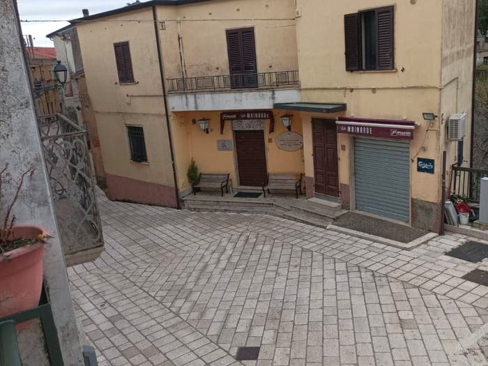 Casa con 5 locali in vendita in Piazza Brigata Alpini Piemonte, Centro, Scapoli