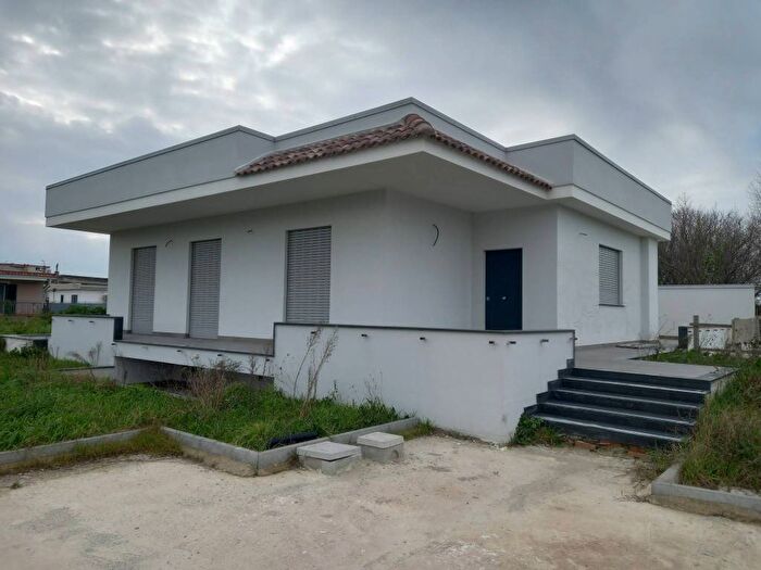 Casa con 6 locali in vendita in Via Nuova del Bosco, Marigliano