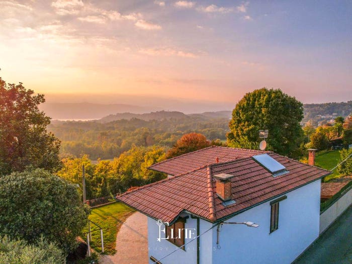 Casa con 5 locali in vendita in Via Aronne Moroni, Centro, Besozzo