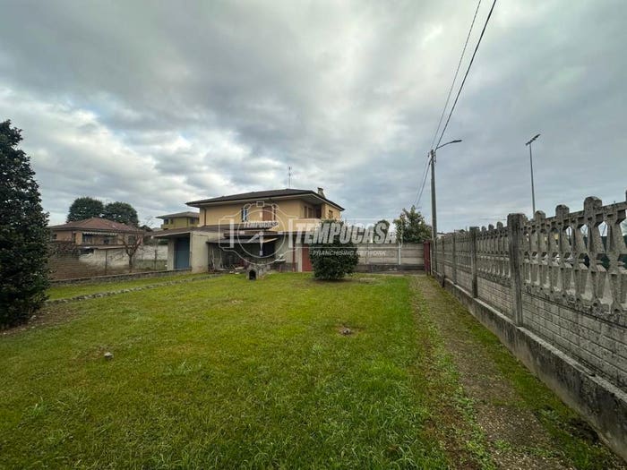 Appartamento bilocale in vendita in Via Monte Rosa, Lazzate