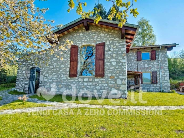 Casa con 6 locali in vendita in Grone