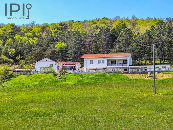 Casa con 6 locali in vendita in località Gallareto, Dego