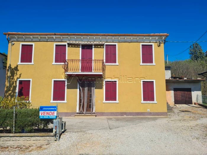 Casa con 6 locali in vendita in Via San Vito, Lovertino, Albettone