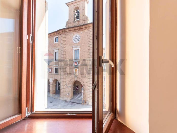 Appartamento trilocale in vendita in Via Roma, Centro, Cupramontana