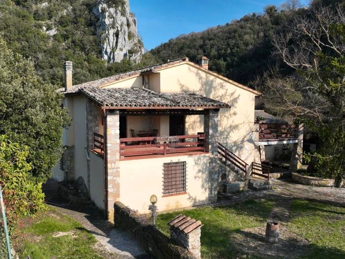Casa con 6 locali in vendita in Via di Carnano, Montecchio