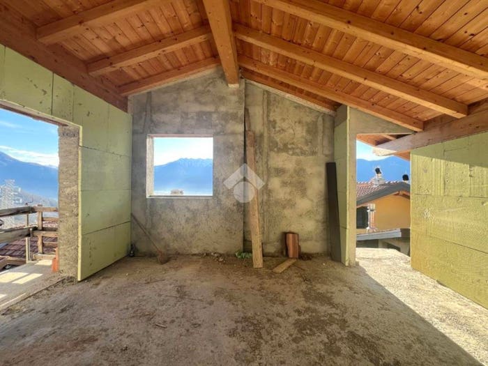 Casa bilocale in vendita in Via Burano, Burano, Montemezzo