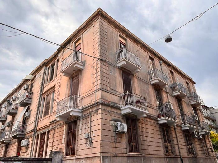 Appartamento trilocale in vendita in Via Stazzone, Cibali, Catania