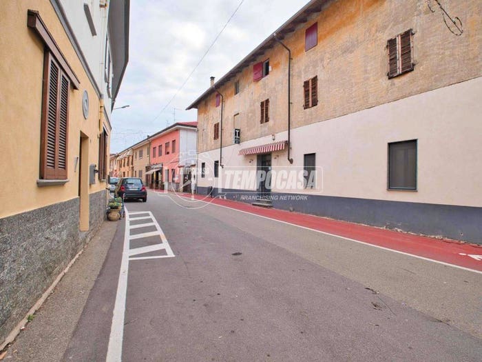 Casa con 5 locali in vendita in Via Vittorio Emanuele III, Casaleggio Novara
