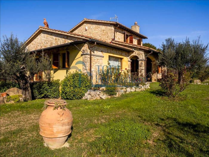 Casa con 6 locali in vendita in Provinciale Todi, Montecastrilli