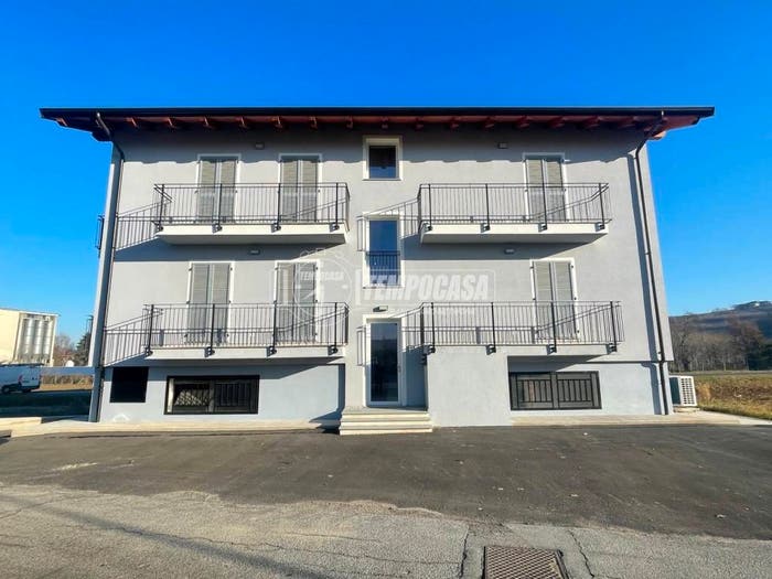 Appartamento trilocale in vendita in Via Santa Maria del Piano, Borgonovo, Neive