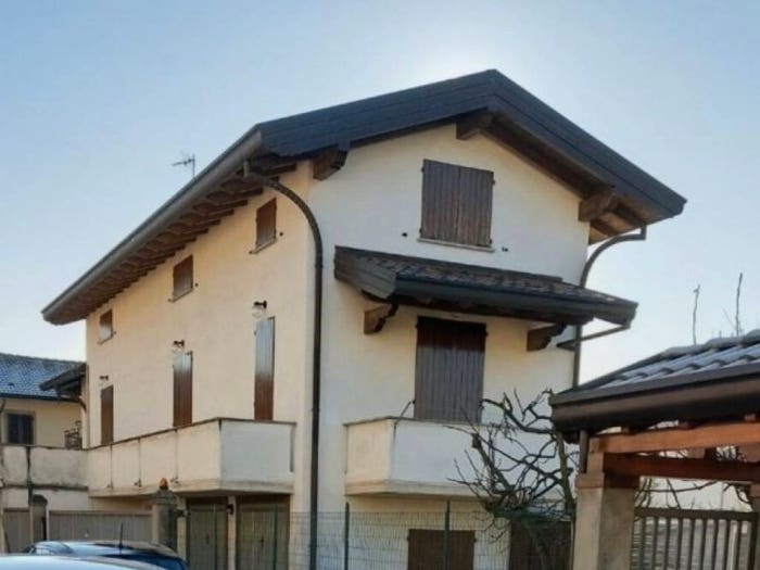 Casa quadrilocale in vendita in Viale Italia, Vighizzolo Cascina Varenna, Cantù