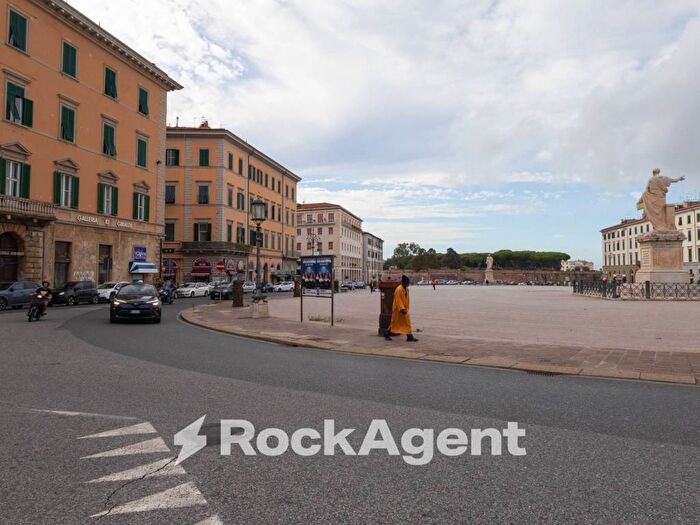 Appartamento quadrilocale in vendita in Piazza della Repubblica, Via Grande Piazza della Repubblica, Livorno