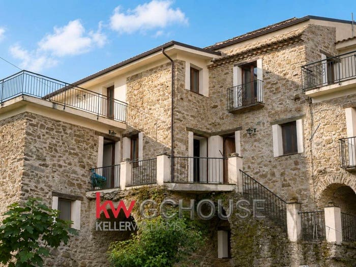 Casa con 6 locali in vendita in Via Settembre, Centro, Serramezzana