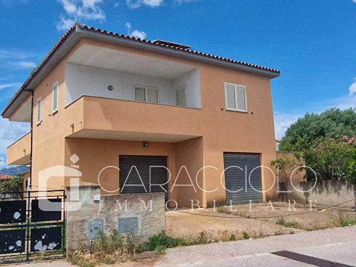Casa con 6 locali in vendita in Isticadeddu Gregorio, Olbia