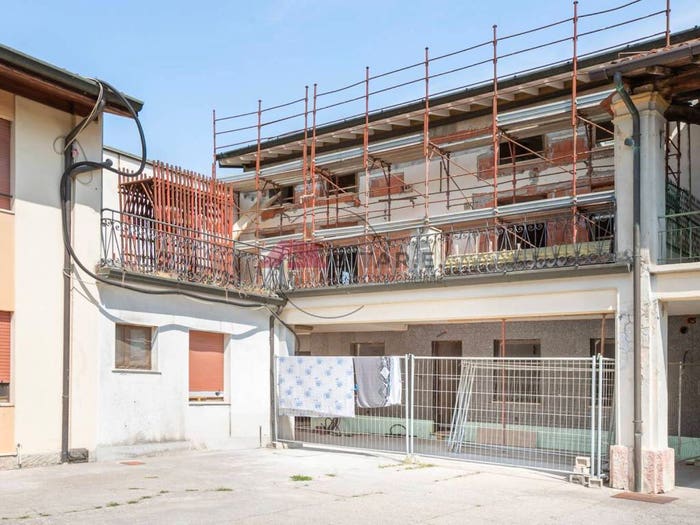 Casa quadrilocale in vendita in Piazza Guglielmo Marconi, Centro, Mairano