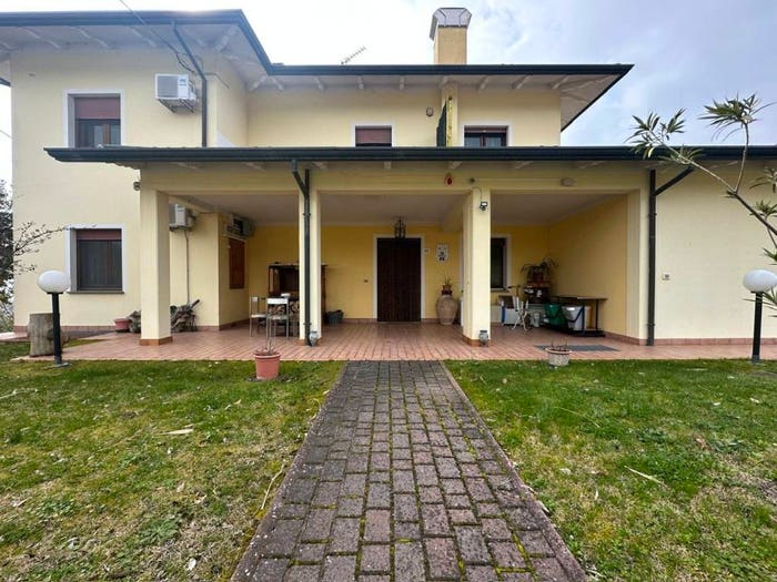 Casa con 6 locali in vendita in Via Gazzolina, Roncofreddo