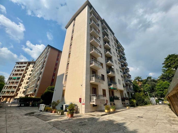 Appartamento trilocale in vendita in Via Rembrandt, Piazzale Siena, Milano