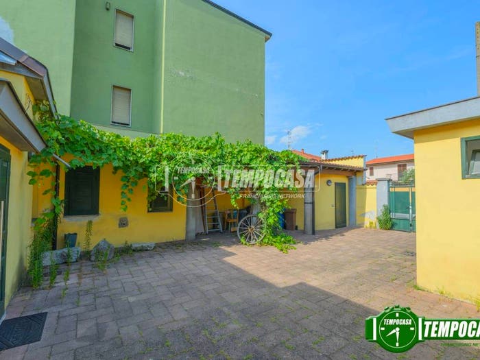 Casa con 6 locali in vendita in Via Allievi Achille, Centro, Rosate
