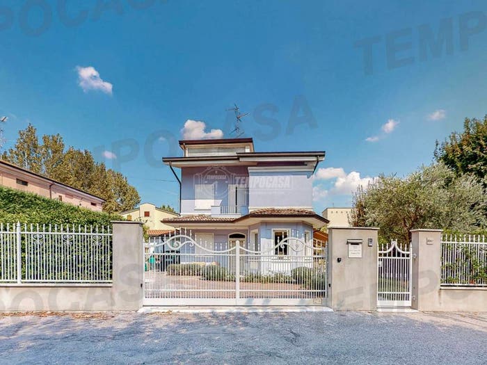 Casa quadrilocale in vendita in Centro, Mirandola
