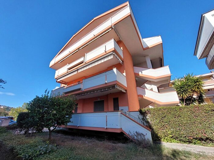 Appartamento con 5 locali in vendita in Via Maddalena, Alba Adriatica