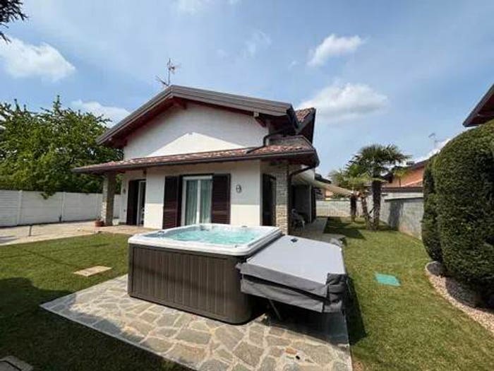 Casa con 6 locali in vendita in Via Baragiola, Gorla Maggiore