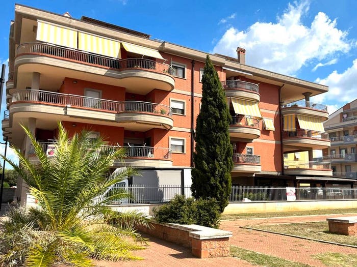 Appartamento quadrilocale in vendita in Via Sardegna, Centro, Aprilia