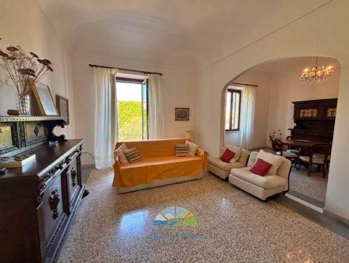 Appartamento con 6 locali in vendita in La Maddalena