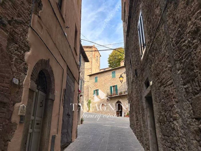 Casa con 6 locali in vendita in Centro, Sarteano