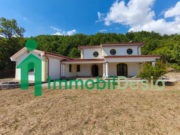 Casa con 6 locali in vendita in Contrada Pezzafarina, Brienza