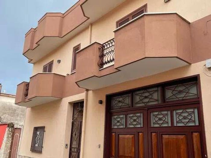 Casa con 6 locali in vendita in Via Milazzo, Mondragone