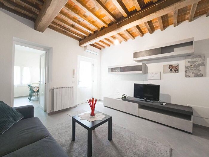 Appartamento con 5 locali in vendita in Via Michele Coppino, Darsena Ex Campo di Aviazione, Viareggio