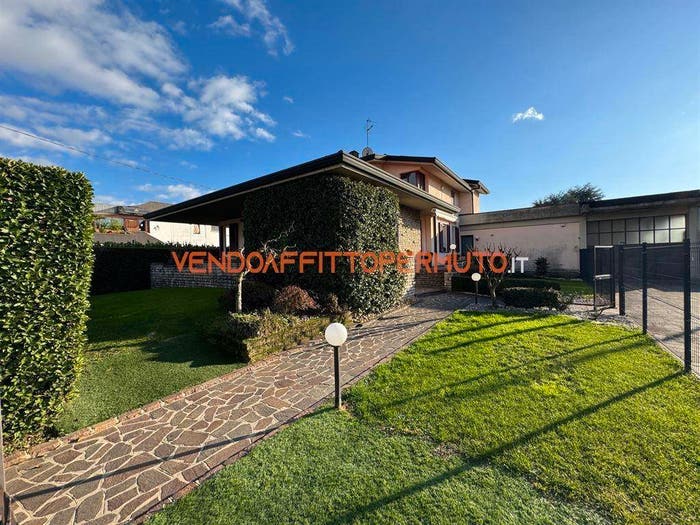 Casa quadrilocale in vendita in via giovanni zanelli, Centro, Palazzolo sull'Oglio