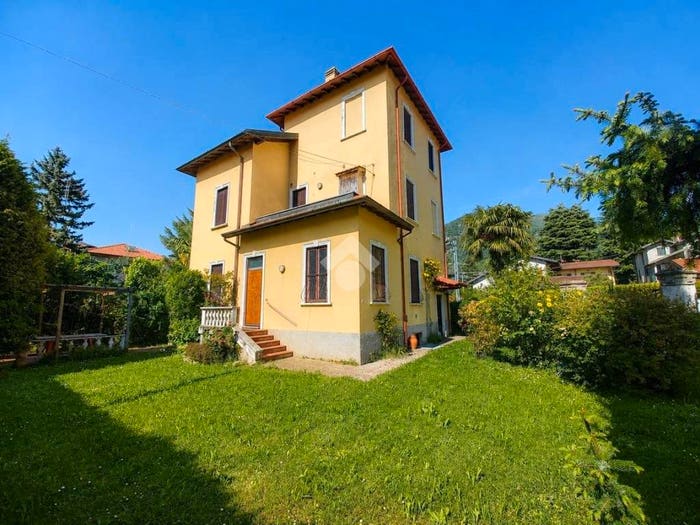 Casa con 6 locali in vendita in Via Arcellazzi, Canzo