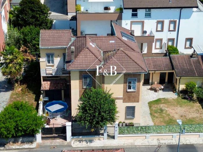 Casa con 6 locali in vendita in Via Piave, Nizza Monferrato