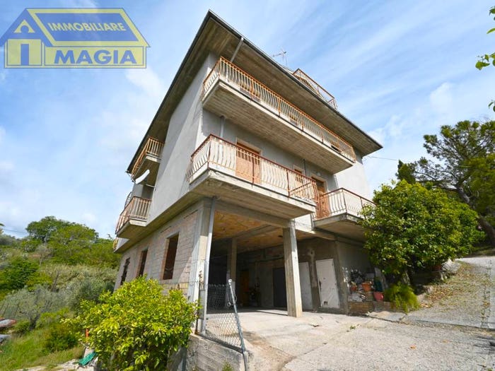 Casa con 6 locali in vendita in Viale IV Novembre, Centro, Colli del Tronto
